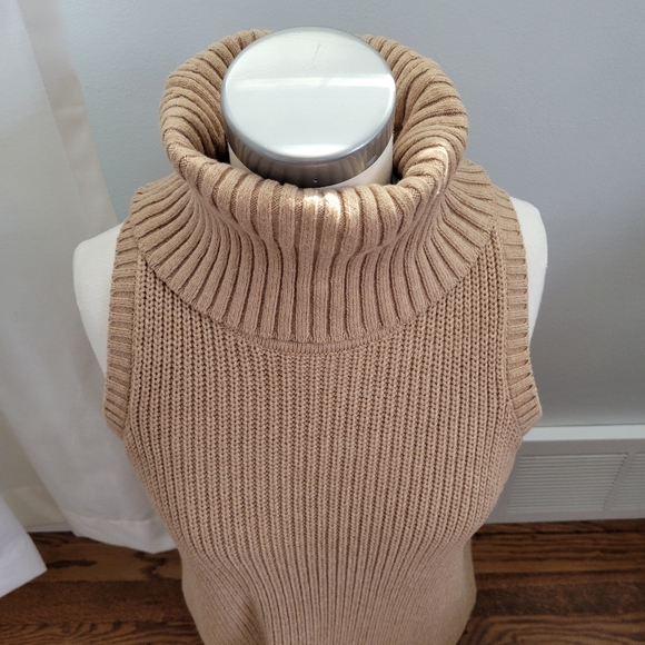 Banana Republic Factory Tan Sleeveless Turtleneck sz XS - Picture 3 of 4